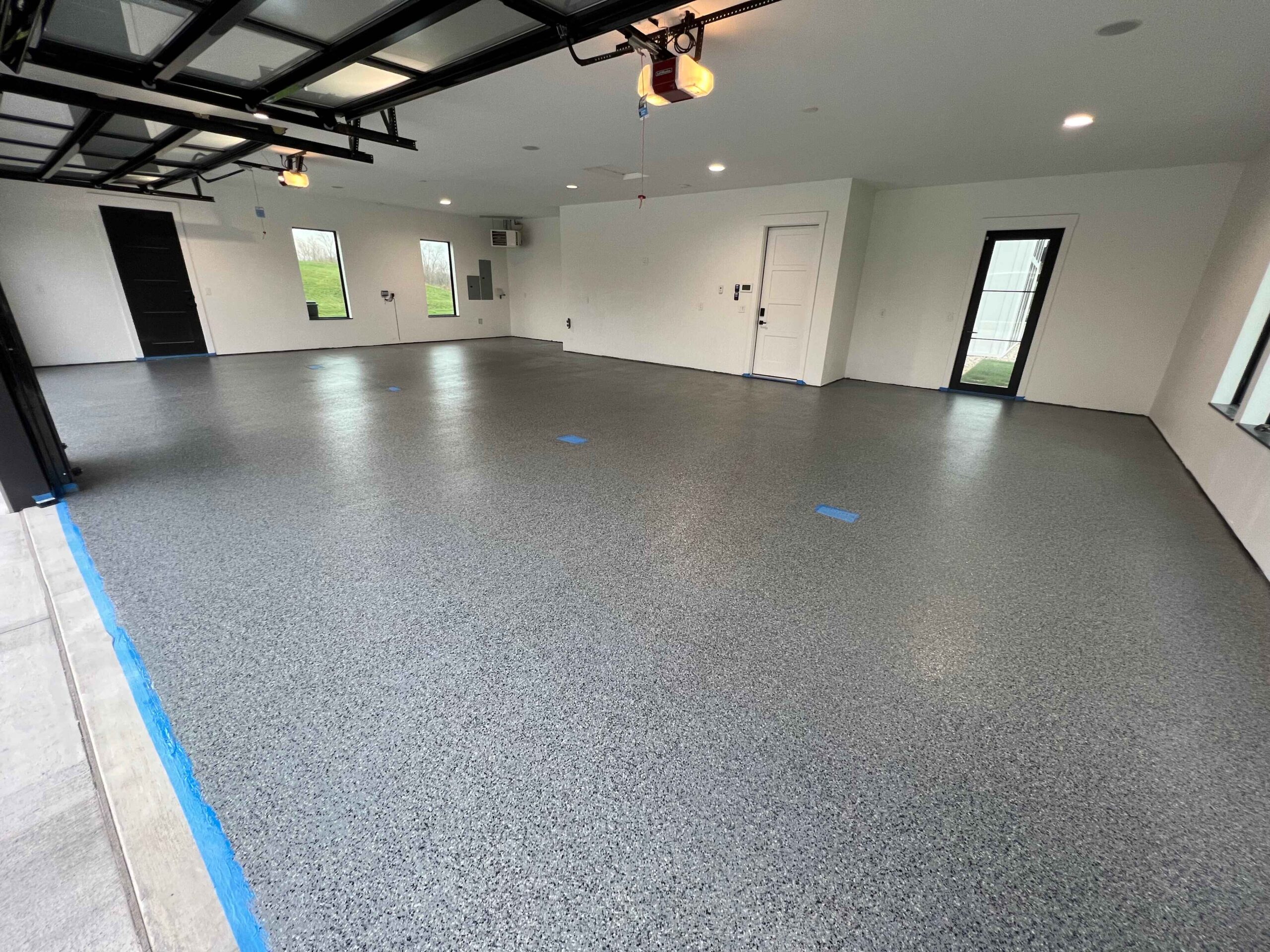 Full-broadcast flake epoxy garage floor